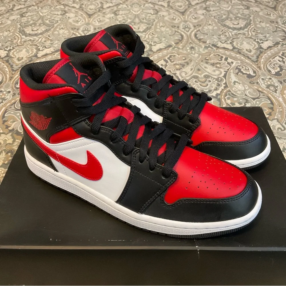 New Air Jordan 1 MID Bred Toe 554724-079 Mens Sz 8.5